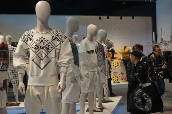 點擊進入下一頁 CHIC2016春季展 七匹狼攜狼顯狼性(圖4)