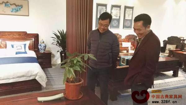 大涌鎮鎮長文衛戈蒞臨集古韻今展館參觀指導工作