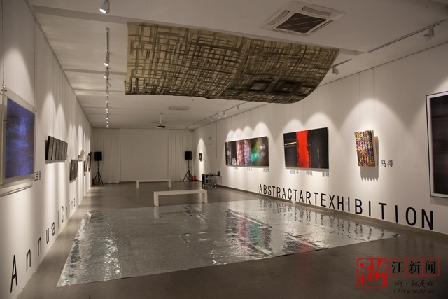 無與倫比抽象美，藝術家的抽象作品展覽值得看(圖5)