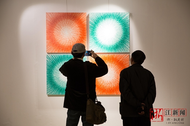 無與倫比抽象美，藝術家的抽象作品展覽值得看(圖6)