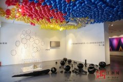 無與倫比抽象美，藝術家的抽象作品展覽值得看