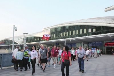 思明區鍛造國際知名旅游會展城區(圖1) 建發國旅帶領國外游客游覽廈門