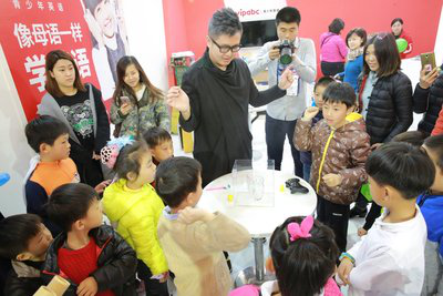 受矚目vipabc青少年英語參加首屆上海親培展(圖3) 受矚目vipabc青少年英語參加首屆上海親培展(圖3)