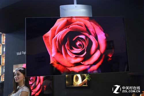 InfoComm2016:LG攜OLED解決方案出展(圖4) LG展示的OLED雙面顯示器案例