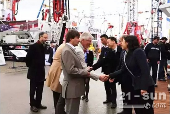 徐工機械副總裁孫建忠、徐工機械總裁助理劉建森先生等接待Oliver Belik先生一行