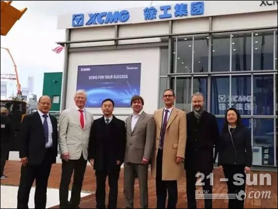 Belik先生一行和徐工團隊合影留念，惜別之時祝福徐工早日成為世界頂級品牌