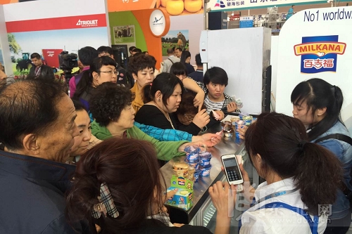 展會熱鬧 市民熱情參與度高熱情，參與度高(圖1)
