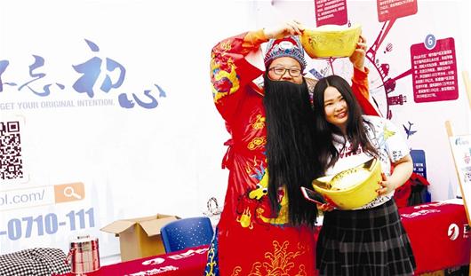 17屆“雙放心”住房建設成就展 7萬人逛展會(圖4) 17屆“雙放心”住房建設成就展 7萬人逛展會(圖4)